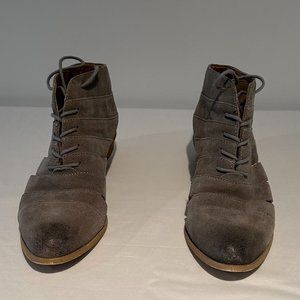 KENSIE AURA GREY SUEDE BOOTIE SIZE 8